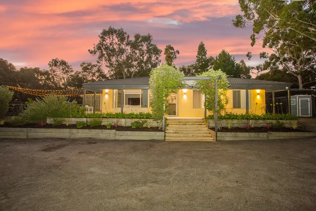 Bedfordale 4 Bedroom Fully Renovated Family Retreat - Acreage Lifestyle, Just Minutes from Town
