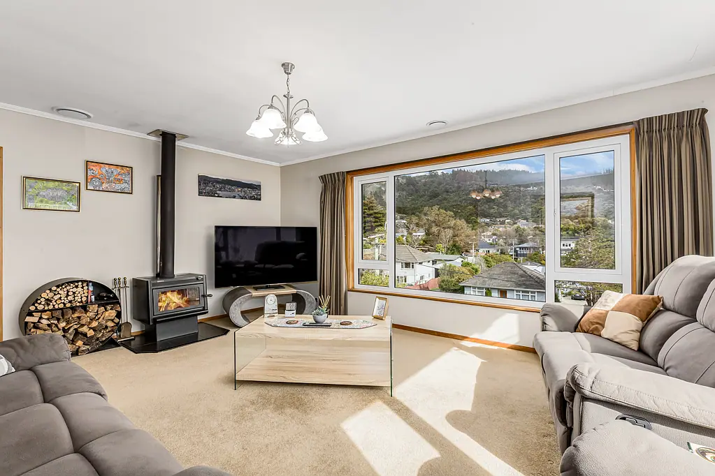 Silverstream 3房  Breathtaking Views and Timeless Charm