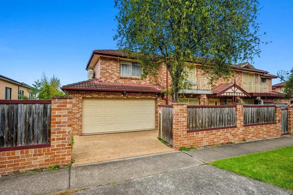 Auburn 3Habitaciones MOVE RIGHT IN AND ENJOY - SUPER TOWNHOUSE WITH LOW STRATA FEES - OPEN TO VIEW SATURDAY 2.15 TO 2.45PM