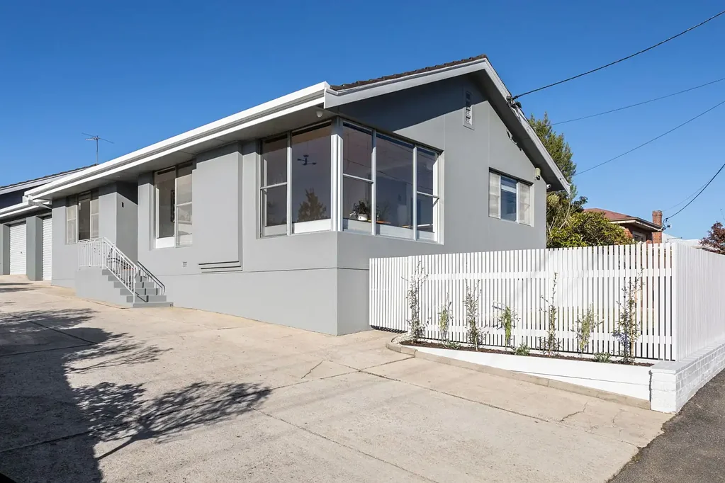 South Launceston 2غرفة نوم Convenient living and sweeping vistas – A hidden gem