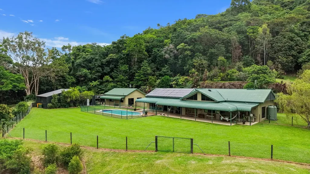 Redlynch 5બેડરૂમ Elevated acreage living with spectacular views