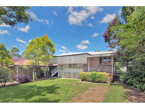 Acacia Ridge 3 Bedroom Charming 3-Bedroom Post-War renovator