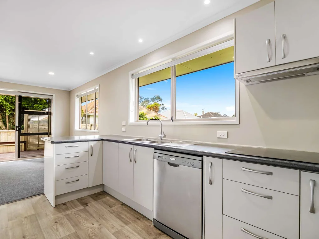 Whakatane 3ਬੈੱਡਰੂਮ Handy Location, Like New!