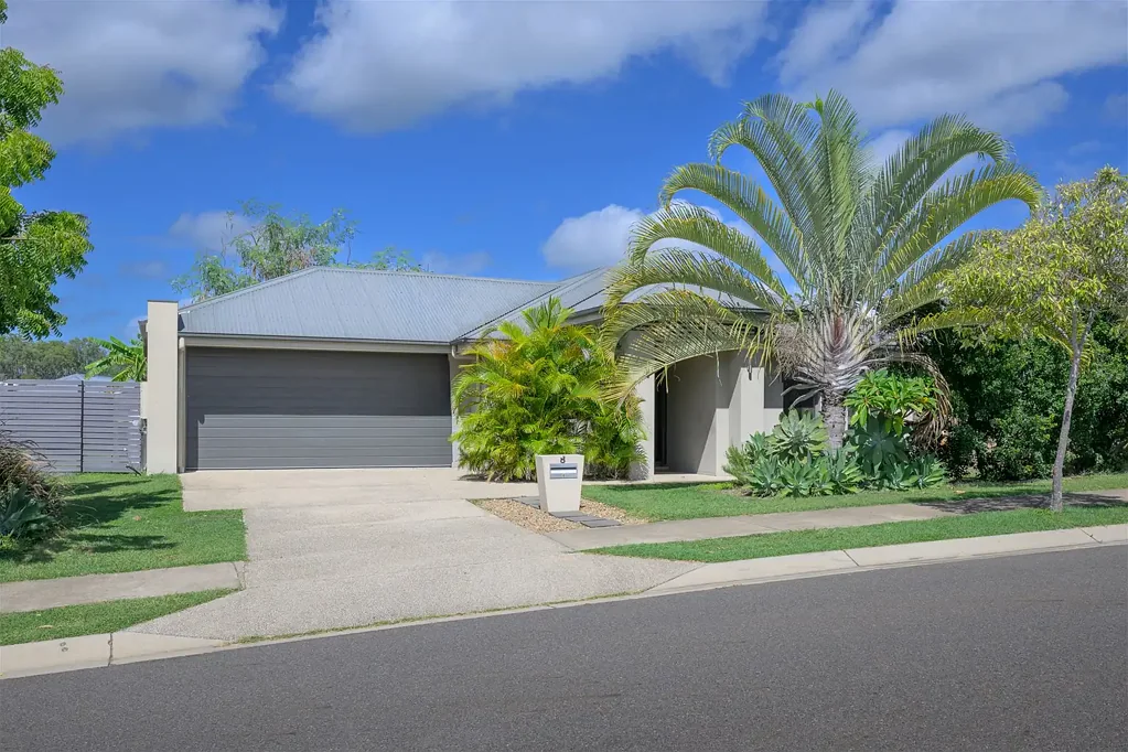 8 Kurwongbah Street, Boyne Island, QLD 4680