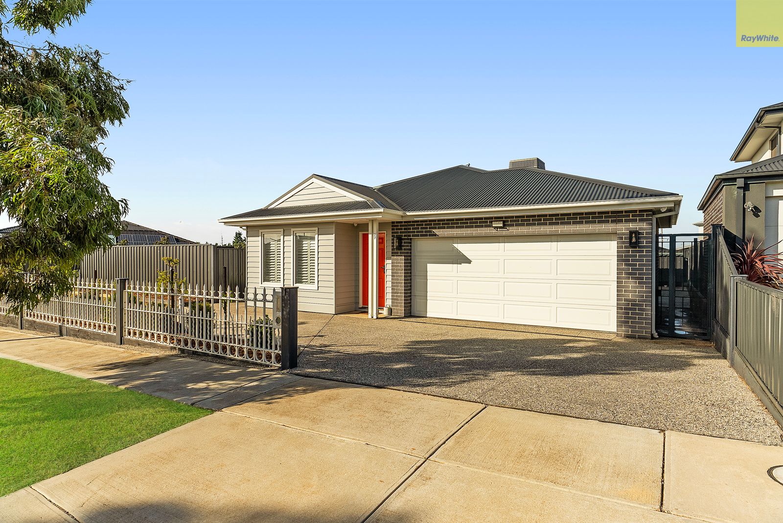 27 SIMMONS DR, BACCHUS MARSH VIC 3340, 0 rūma, 0 rūma horoi, House