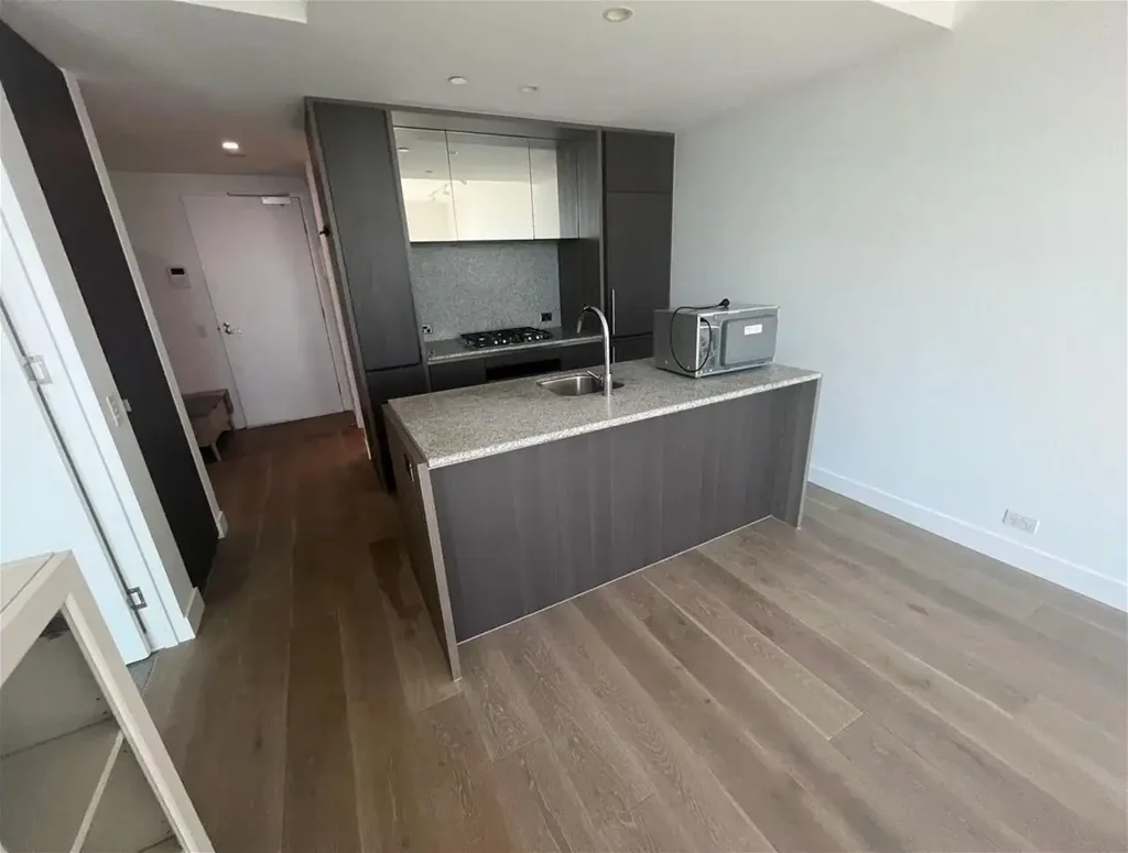 Luxury Sky-High Living at Swanston Central