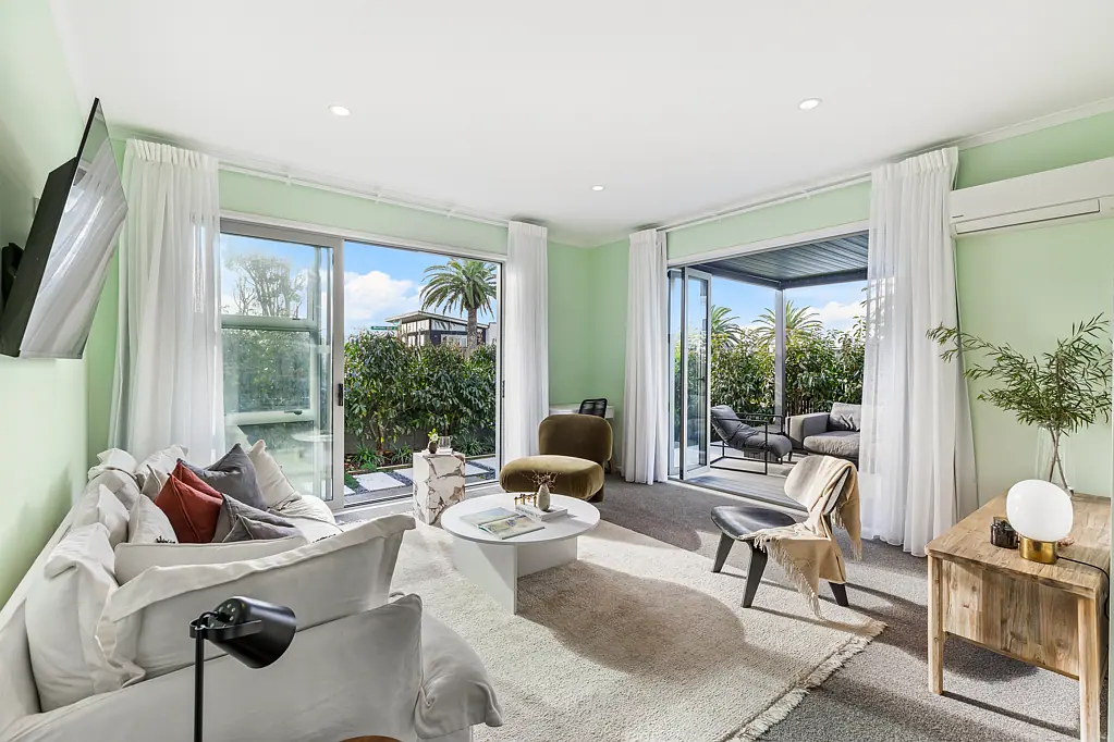 Hobsonville 3Phòng ngủ Vendor invites offers – Brilliant home!