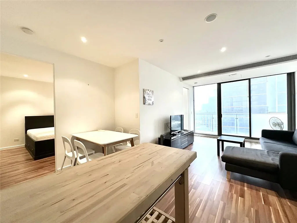 FURNISHED FLOORBOARD TWO BEDROOM ONE CARPARK APARTMENT LOCATED IN EPIC - SOUTHBANK !!!