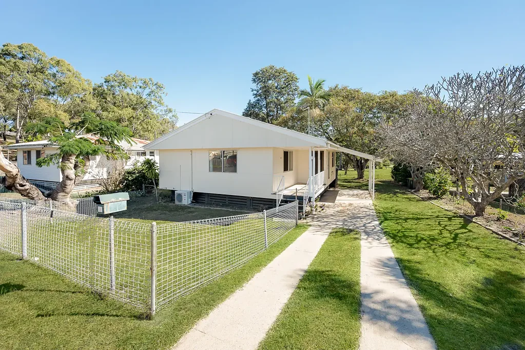 Comfortable Family Home Backing Onto Parklands - Available Now!