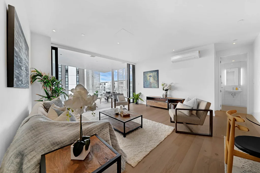 Epsom 2 Bedroom Corner Luxury Apartment - Iconic Views – DGZ
