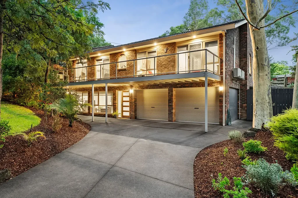 4 Renshaw Drive, Eltham, VIC 3095