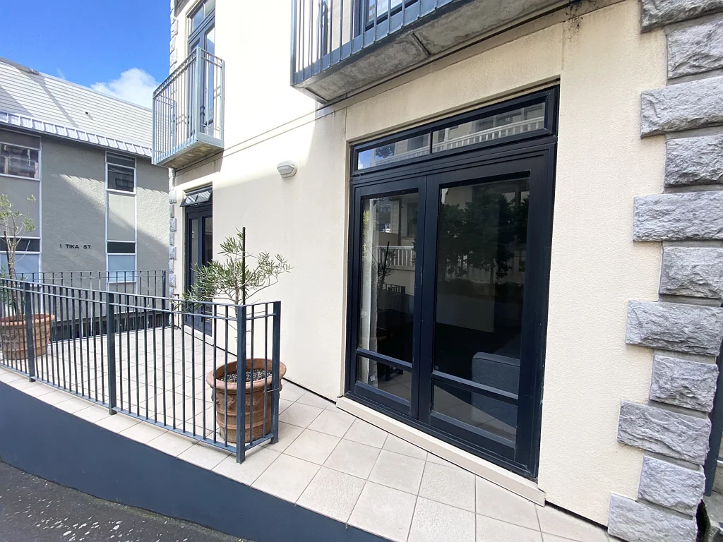 PARNELL -1 BEDROOM - FURNISHED- 1 CARPARK