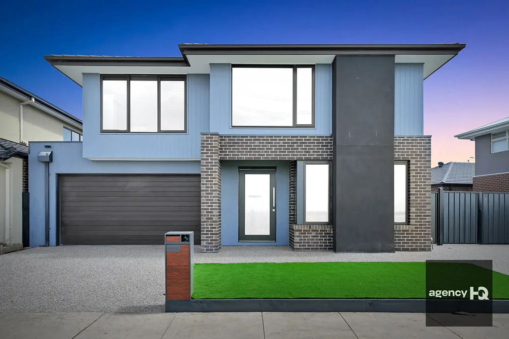 Brand New Luxurious Family Home - 5bed with  3 Ensuite  in Truganina