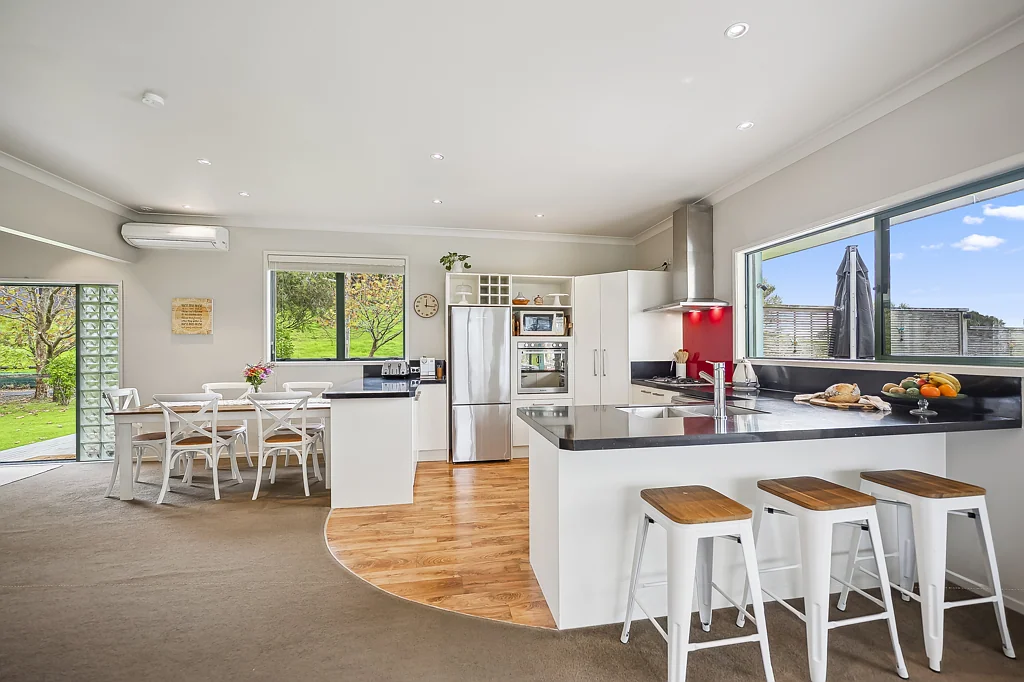 Helensville 3房  Beautifully Presented. Wonderfully Easy to Live In