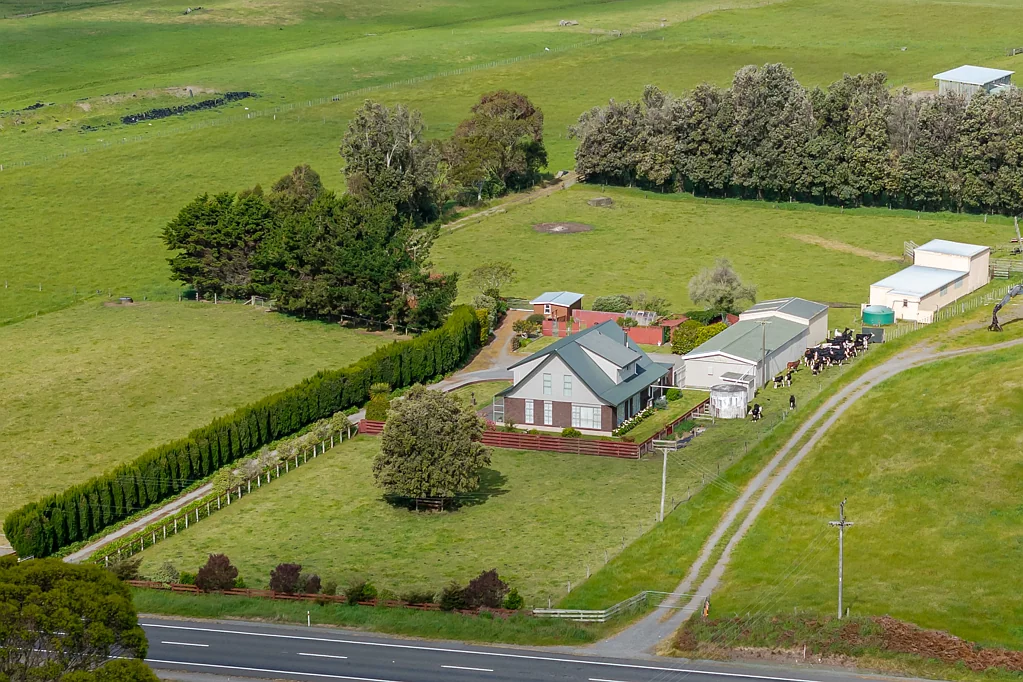 Himatangi 4房  Family Living, Country Charm, Exceptional Sheds!