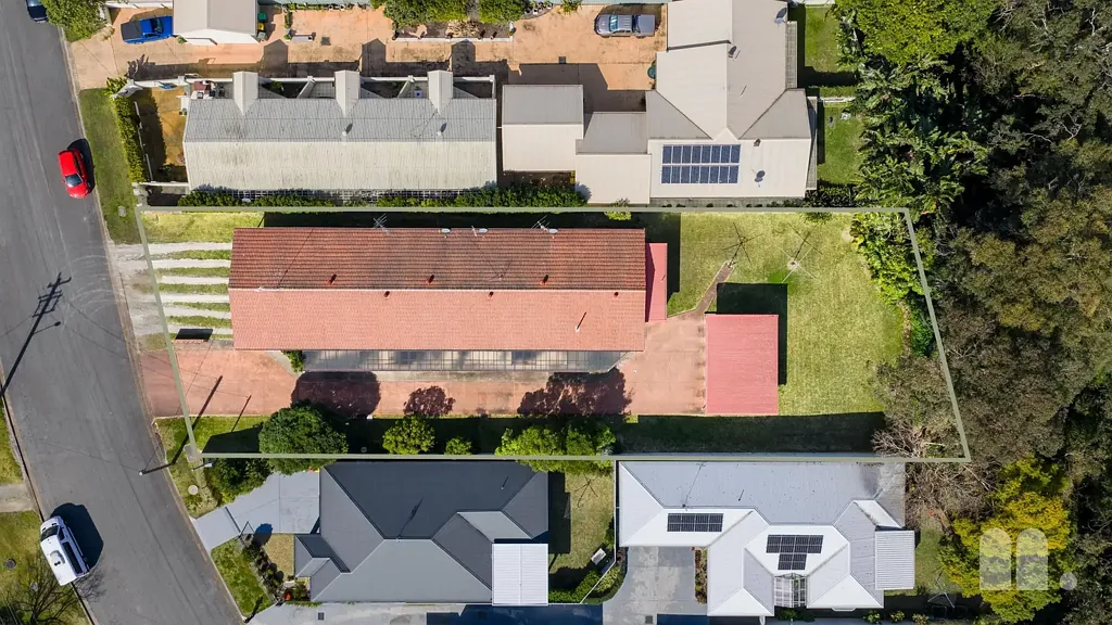 Belmont 7 Bedroom Block of Units Only 400m from the Lake