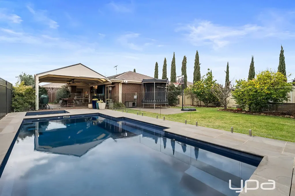 Darley 4Moenga THE COMPLETE FAMILY PACKAGE ON 827M²!