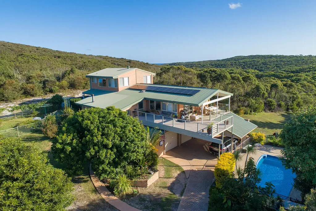 Fingal Bay 4غرفة نوم Elevated Fingal Bay Residence with Sweeping National Park Views