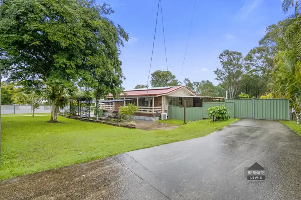 Spacious 4-Bedroom Duplex with Multiple Living Areas & Full-Length Veranda