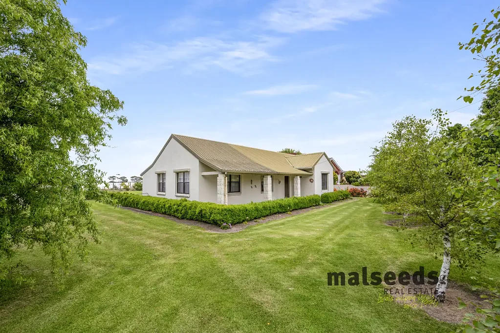 Millicent 4Kwarto This Substantial Stone Home on 2600 sqm is a Millicent Gem