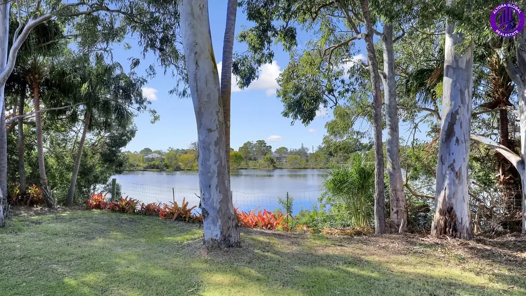 Woodgate 3房  Wake Up to Water Views. Walk to the Beach. Live the Woodgate Lifestyle You've Been Dreaming Of.