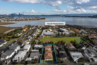 11 Waitemata Road, Hauraki, North Shore City