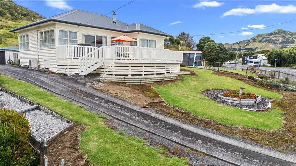 Mokau 3房  Vendors health demands a sale