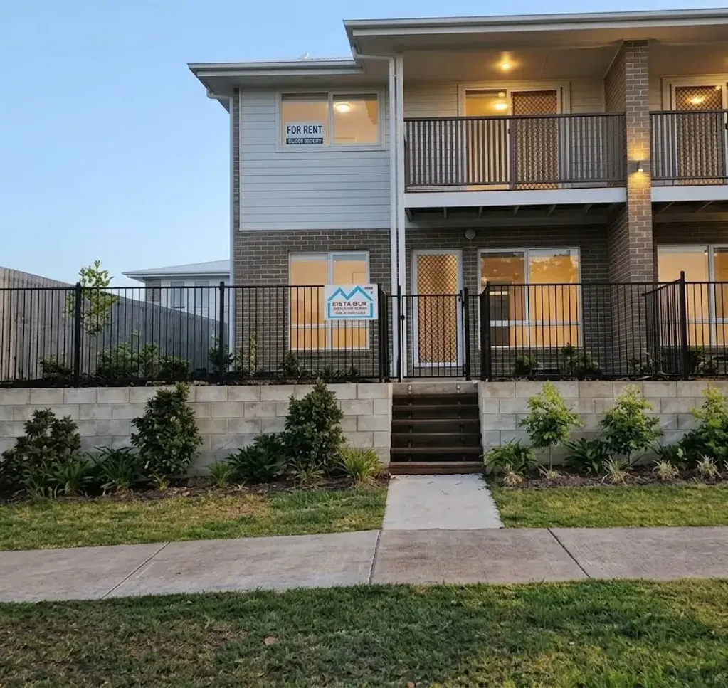 ***BRAND NEW*** 2 WEEKS FREE RENT* 3 BEDROOM TOWNHOUSE DUCTED AIR-CONDITIONING - AVAILABLE NOW