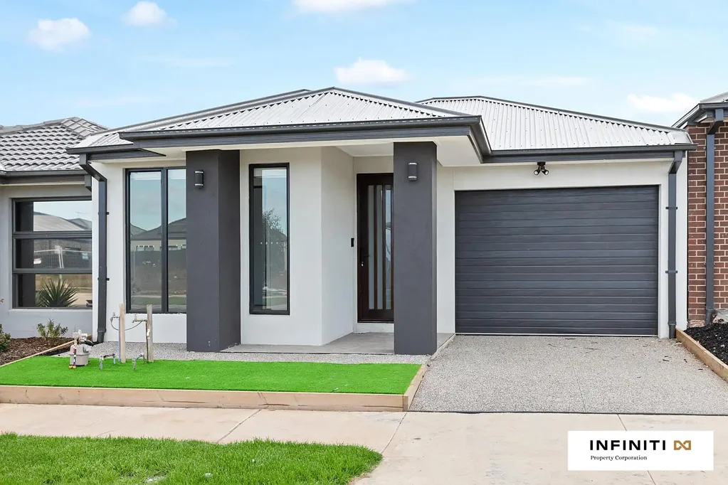 MODERN CHARM IN THE HEART OF MANOR LAKES: YOUR DREAM HOME AWAITS!