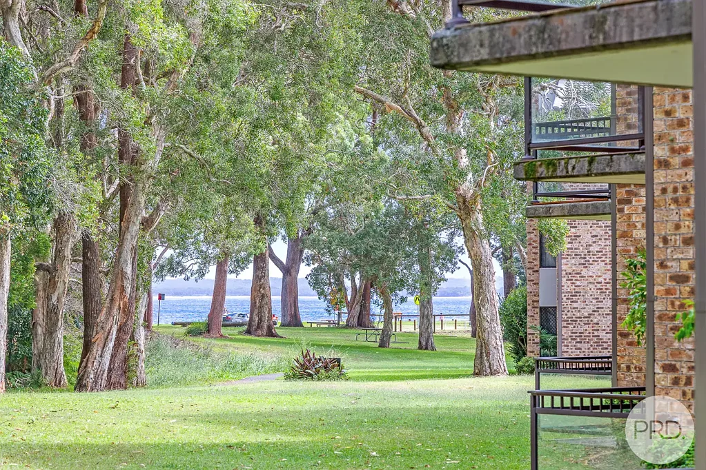 Nelson Bay 2房  Prime Location - Tranquil Coastal Living Near Little Beach!
