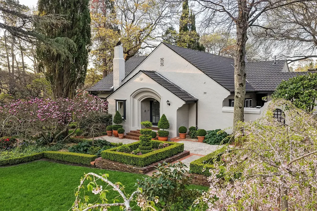 Leura 4 Slaapkamer 'Cheppen' A Grand Garden Estate Showcasing Refined Craftsmanship