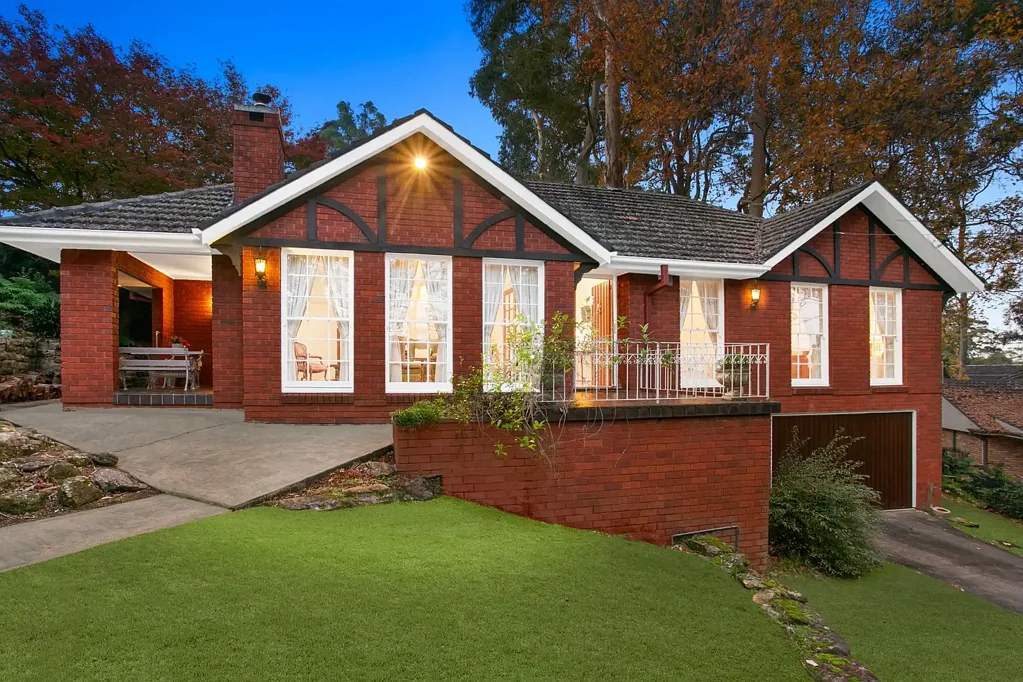 Beecroft 3બેડરૂમ Street Frontage Brick Home on high side in CGHS catchment