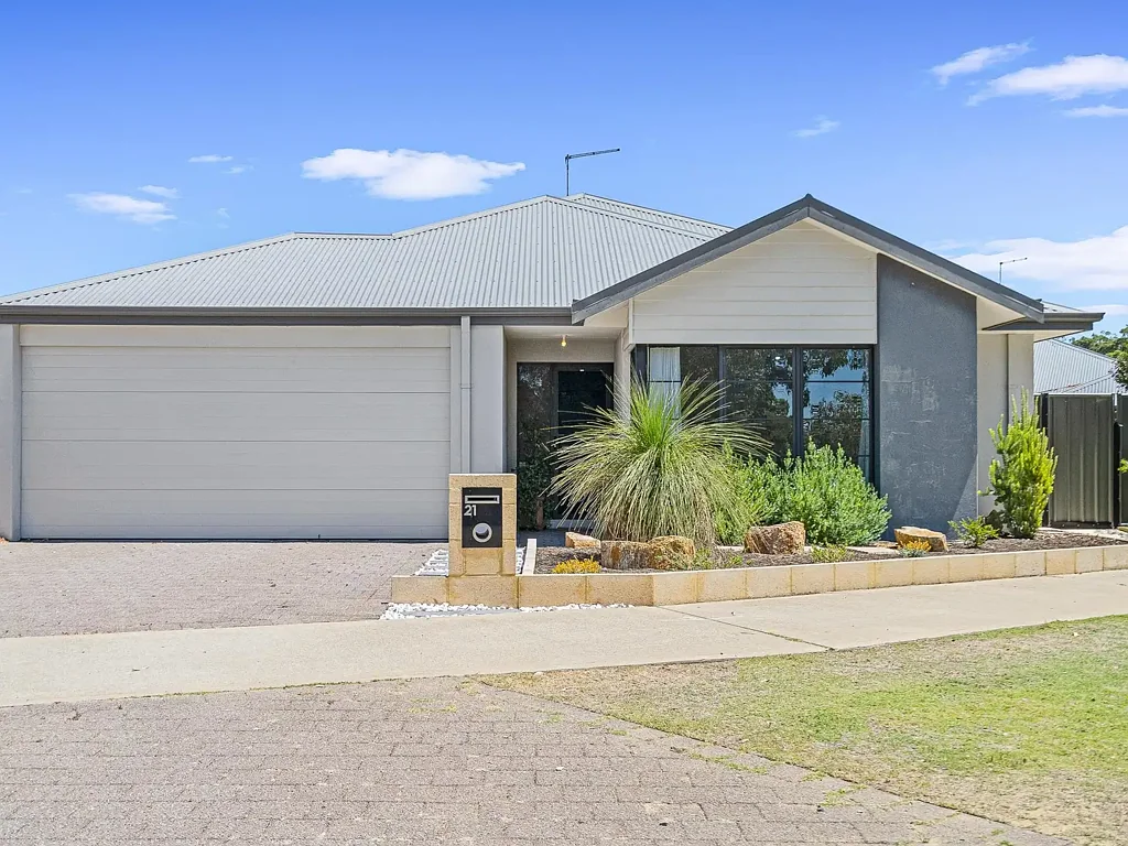 21 Clarendon Circuit, Lakelands, WA 6180
