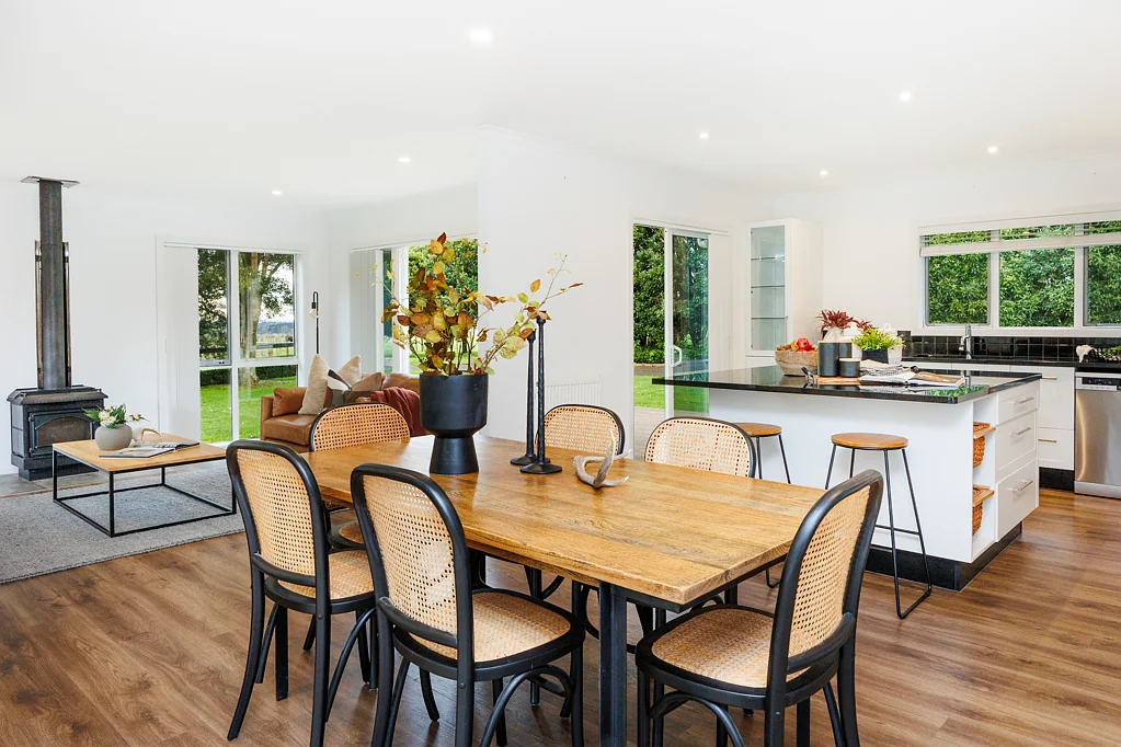 Turitea 7房  Exceptional Opportunity at 35 Oram Drive, Turitea!