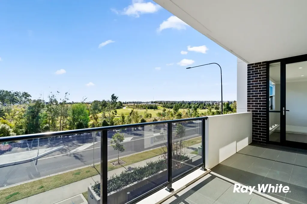Schofields 2Habitaciones Stylish Park Facing ALAND two bedroom plus Study, within 8 minutes walk to Schofields Train Station