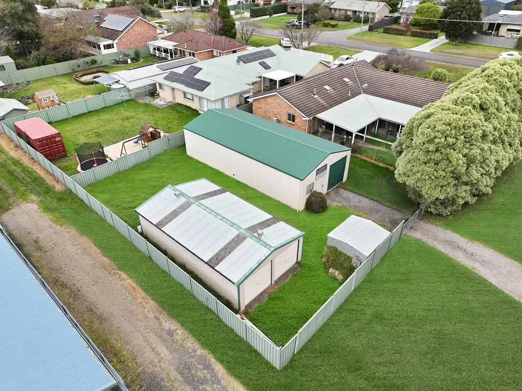 Welby 4房  Spacious Family Living with Exceptional Workshop & Storage on 1,202sqm