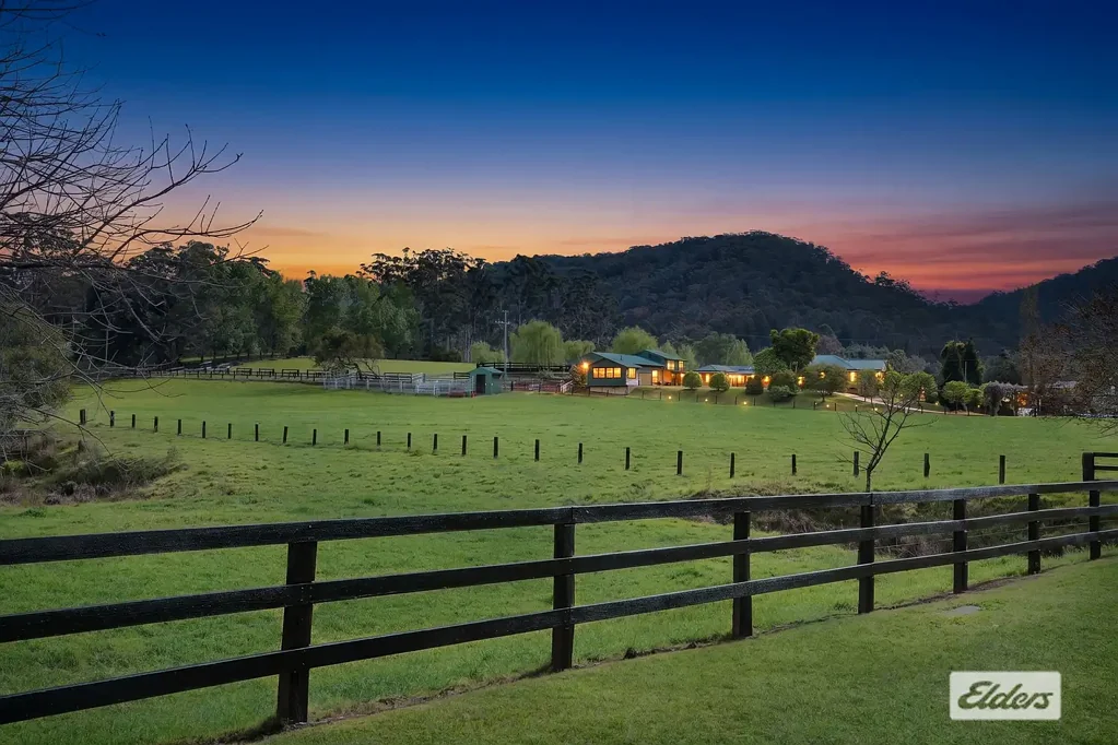 Wyong Creek 8部屋 Luxury Acreage Retreat, Dual Living & Endless Commercial Potential