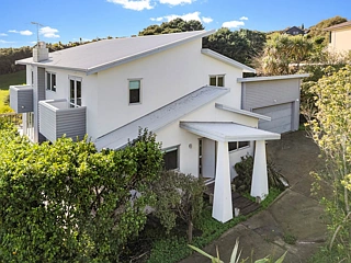 132 & 132A Kittiwake Drive, Schnapper Rock, Schnapper Rock, North Shore City