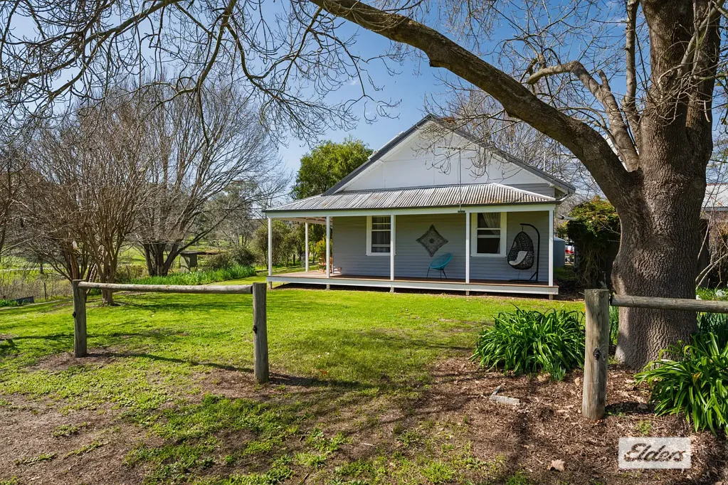 Allans Flat 5房  Character, Country Air & a Self-Contained Second Home