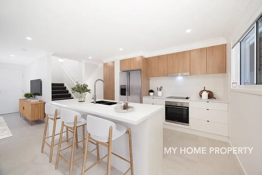 RENNOVATED  TRI LEVEL TOWNHOUSE WITH POOL