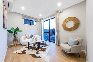1 Galloway Crescent, Farm Cove, Manukau City