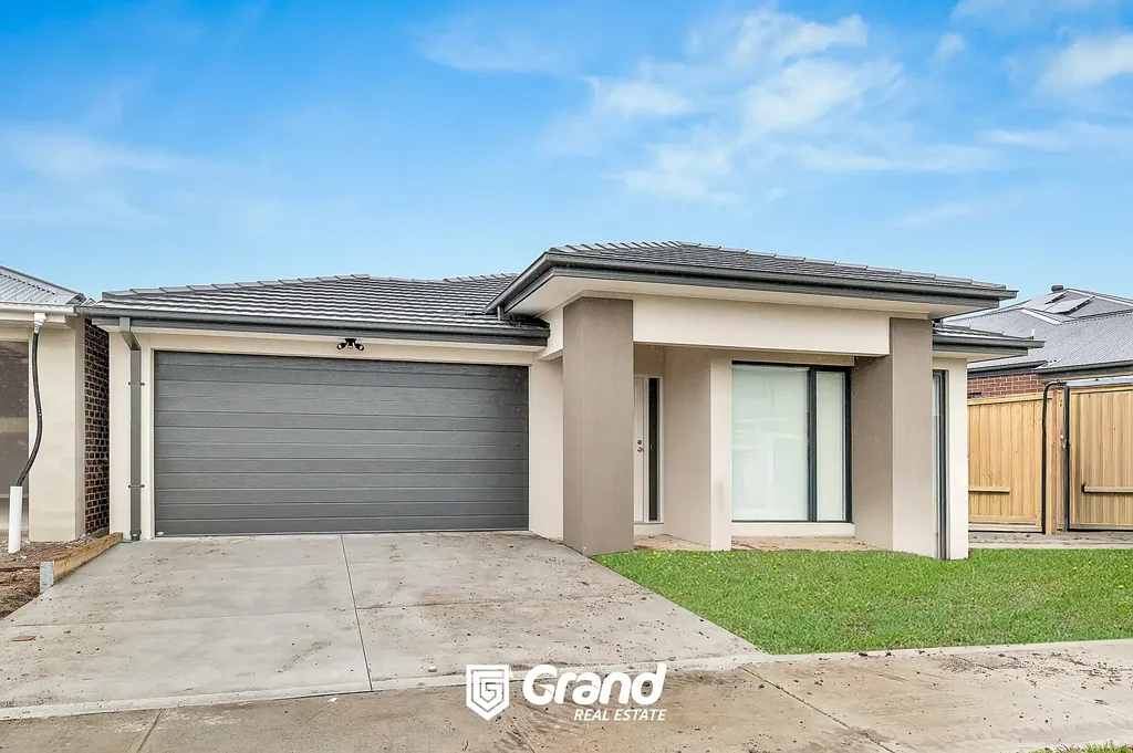 BRAND NEW HOME IN A PREMIER ESTATE IN OFFICER SOUTH !