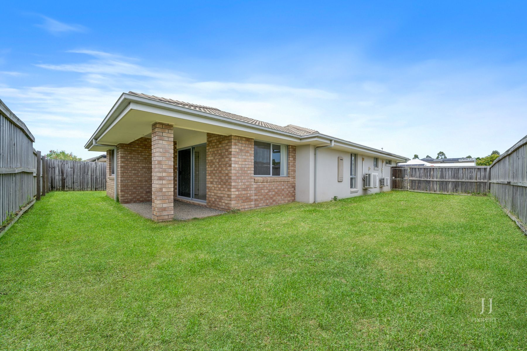 112 DARLINGTON DR, YARRABILBA QLD 4207, 0 habitaciones, 0 baños, House