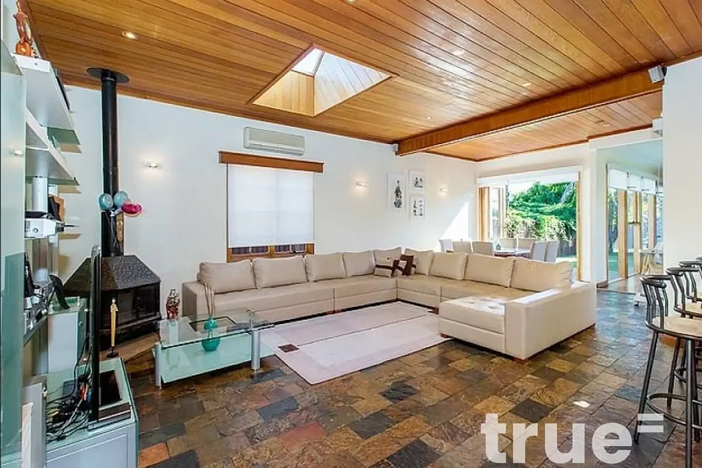 Stunning Four-Bedroom Family Home in Prime Bay-side Location