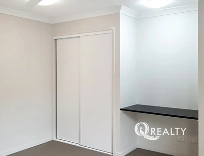 2/4 Burchill Street, Loganlea, QLD 4131, 1房, 1浴, Flat