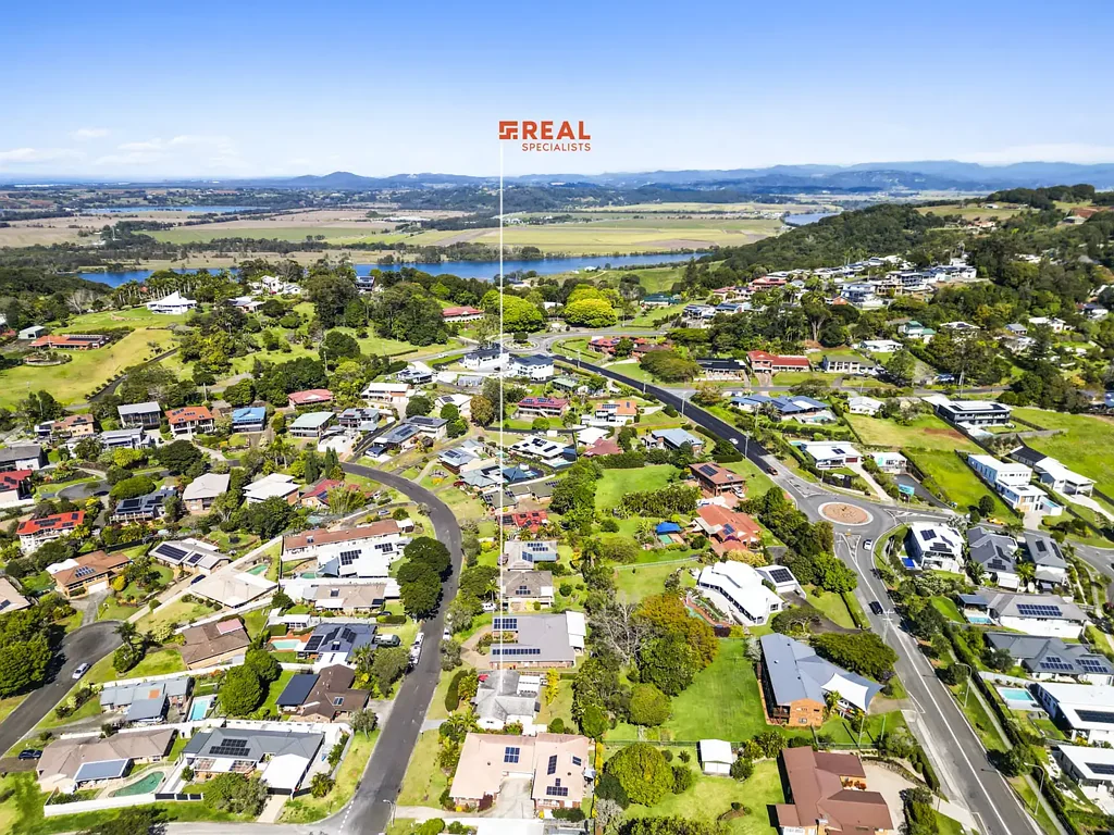 Banora Point 3 Slaapkamer Immaculate Family Home with Huge Outdoor Entertaining