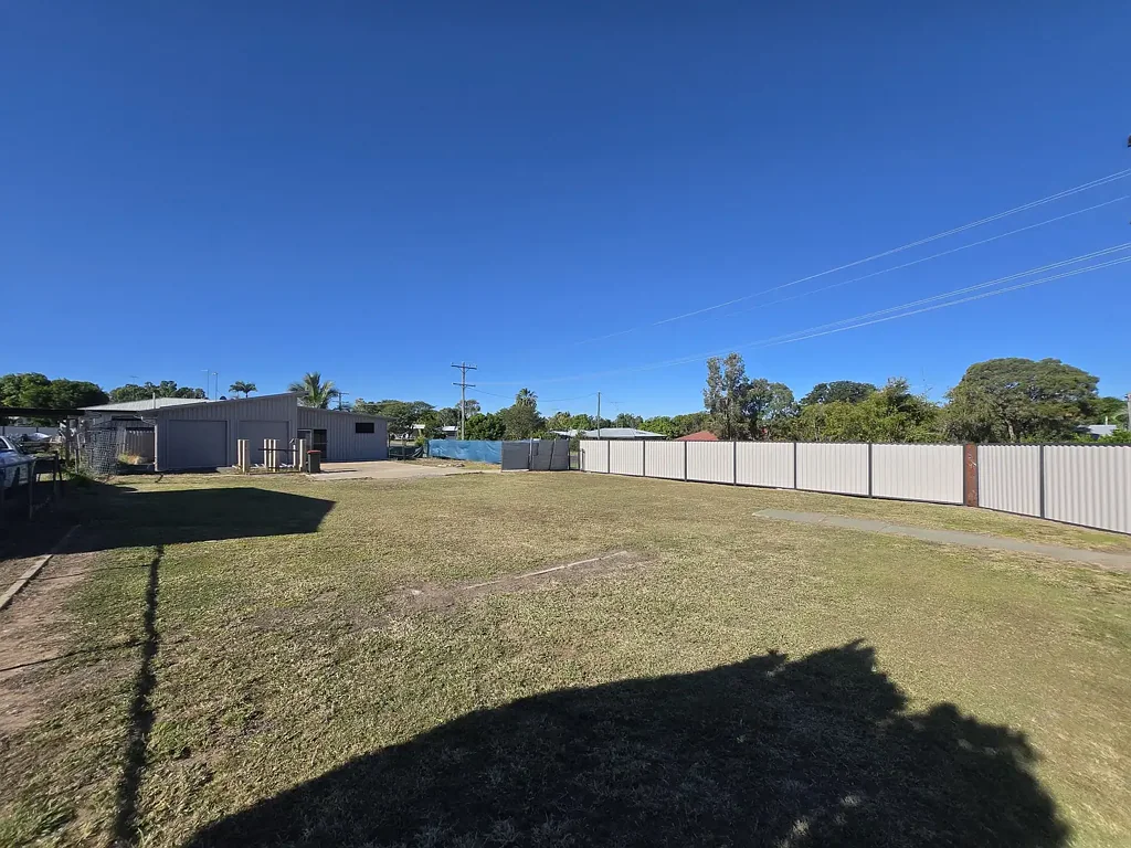 Moura Unique Off-Grid Opportunity on 776m² Block
