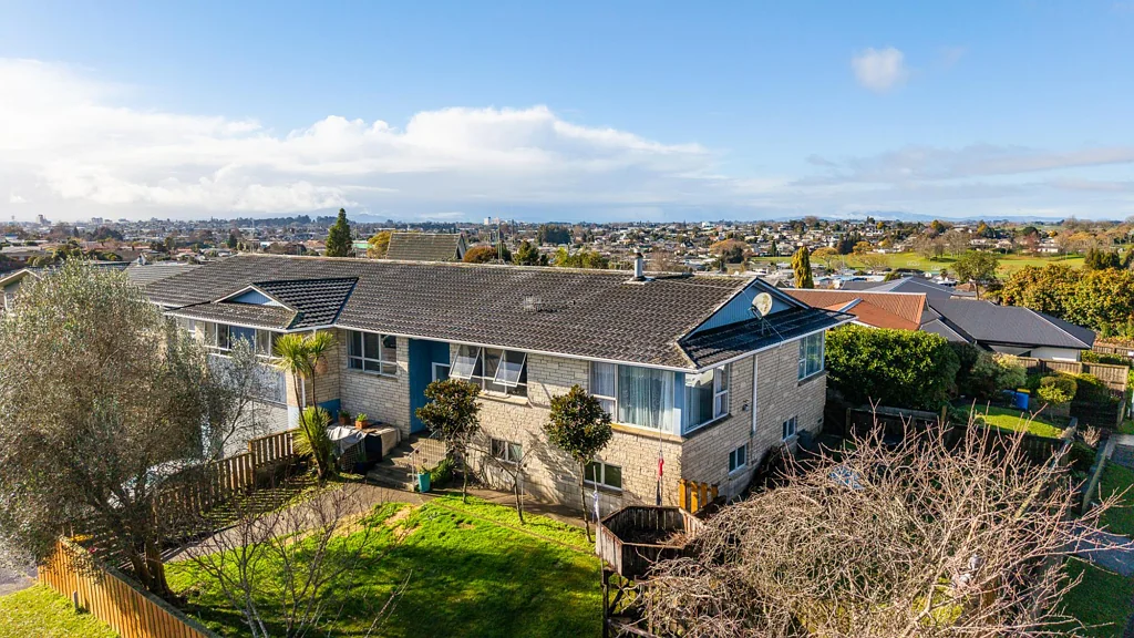 Dinsdale 5房  Out-of-Town Sellers. Auction Bound