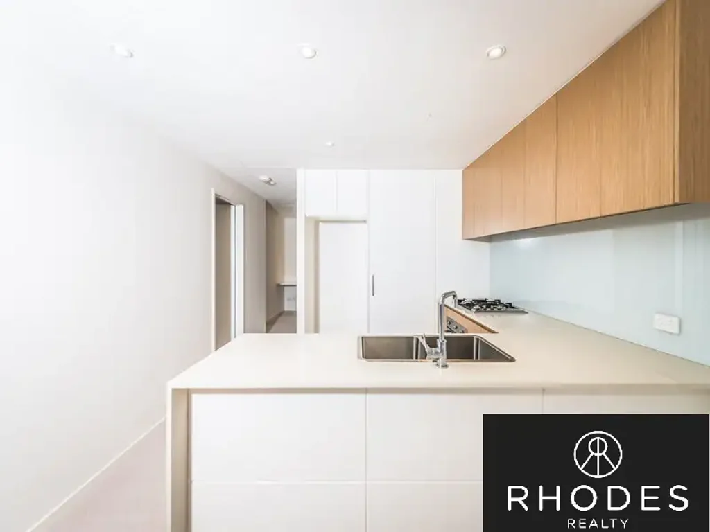 Stunning two Bedroom Apartment  in Central Square West Ryde