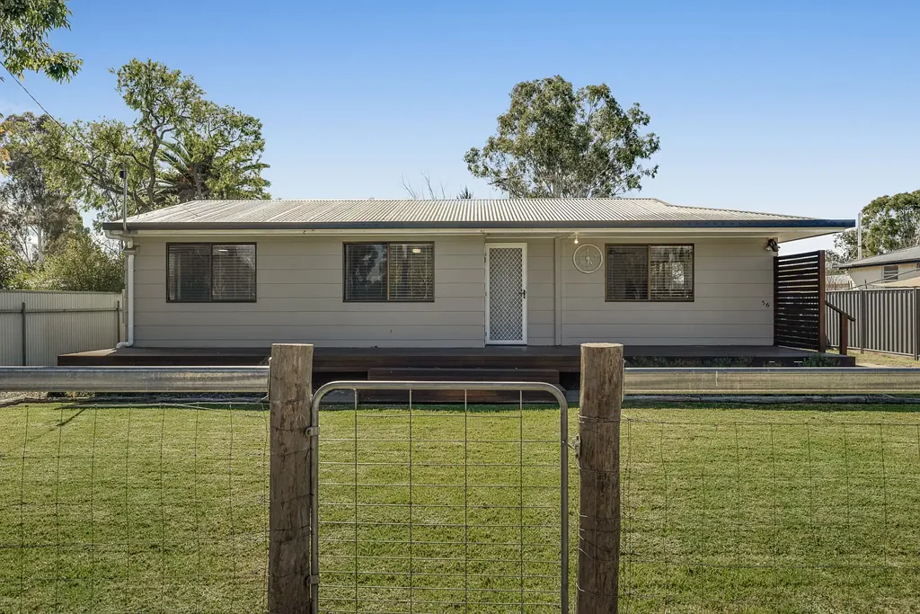 Cambooya 3ਬੈੱਡਰੂਮ Move-In Ready Living on a 1,012m² Block with Side Access & Shed!